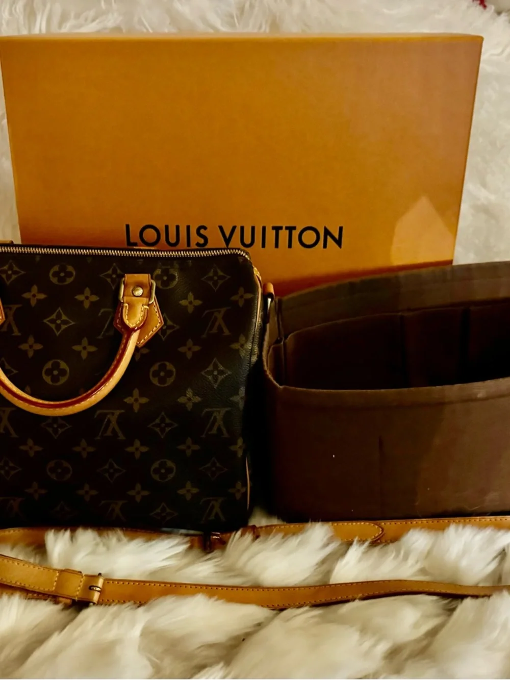 Authenic vlLouis Vuitton Monogram Speedy 30
Bandolier - Picture 3 of 11